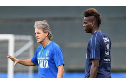 29歳バロテッリ、イタリア代表復帰はあるか　マンチーニが答える 画像