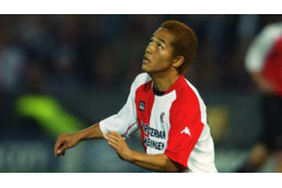 小野伸二を削ったやつは許さん！？ファンボメルがやられた「復讐タックル」がこれ 画像