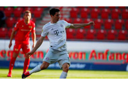 再開初戦で勝利！職人レヴァンドフスキの「癖が強いPK」がこれ 画像