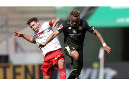 再開ブンデスで超ゴール！「弾丸爆走ドリブルシュート」がこれ 画像