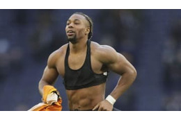 これぞ重戦車！A・トラオレの「ムキムキドリブル」を一気に見る 画像