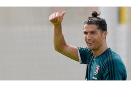 ロナウド、すごっ！バスケのゴールでやった「神シュート」がこれ 画像