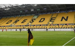 遠藤航が活躍した試合の前…ドイツ2部の「まるで火災な花火応援」がスゴすぎる 画像