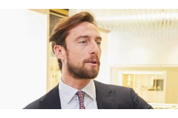 イケメンマルキージオ、鍋をかき回す 画像