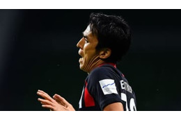 長谷部、ブンデスでアジア人最多タイ出場達成！喜びのエアギターがこれ 画像