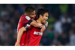 19歳久保建英、仲良し選手に塩対応？「肘ぐいシーン」がこれ 画像