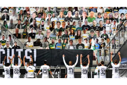 プレミアリーグ、8チームが「段ボールサポーター」を採用？ 画像