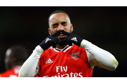 アーセナルFWラカゼットの「低空ミサイル弾」がとんでもない 画像