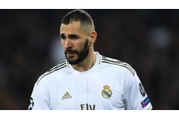 ベンゼマ、3億円の車であらわる 画像