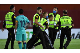 久保vsメッシの無観客戦に乱入男 「2mのフェンスを飛び越えた」などと話す 画像