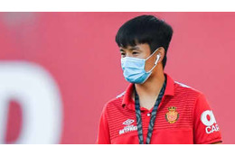 久保建英と神童ファティ、マスク姿での再会セルフィがこちら 画像