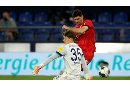 相手ブチ切れ！ブンデスで物議を醸す「フェアプレー無視FW」がこれ 画像