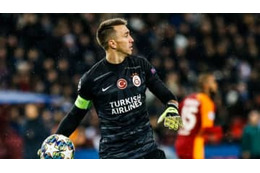 衝撃骨折のムスレラ、とんでもない姿で誕生日を祝う 画像