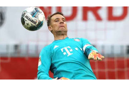 大迫勇也を封殺…守護神ノイアーの「鬼反応」が人間業じゃない 画像