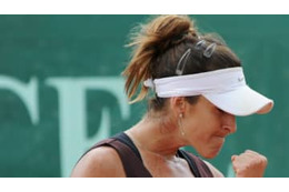 水着の胸で！二階までボールを飛ばす女子選手がこれ 画像