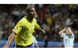 左足の鬼！全盛期アドリアーノがアルゼンチンを壊した「悪魔弾」がこれ 画像