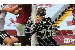 システム誤判定による「幻ゴール」…名審判は“むしろVARがダメ”とバッサリ 画像