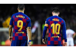 仲良すぎぃ！メッシ、相棒スアレス用の服を着る 画像