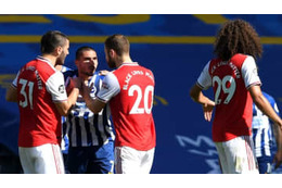 アーセナルMF、遺恨選手にやった「ガチの首絞め」がこれ 画像