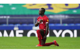 リヴァプールFWマネ、「ひざまずく」を忘れて1人激走する 画像