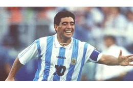 マラドーナの“代表最後のゴール”、「5本のダイレクトパス」が美しすぎる 画像