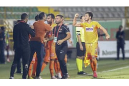 恐ぇ…無観客試合に会長が乱入し、相手に殴りかかる！衝撃シーンがこれ 画像