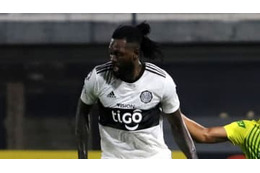 南米移籍のアデバヨール、「4試合で0ゴール1退場」で電撃退団へ 画像