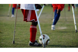 自宅での事故で脚切断…25歳の女子GKに悲劇 画像