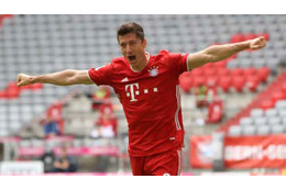 超人レヴァンドフスキ、サッカーを極めると「腹筋」はこうなる 画像