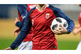 26歳のノルウェー初の女性監督が快挙！開幕戦に勝利する 画像