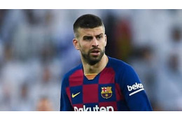 ピケ、ウェイクサーフィンに乗る 画像