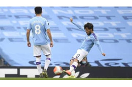 シティ退団決定のダビド・シルバ、また「完璧フリーキック」をブチ込む 画像