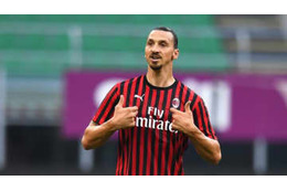 イブラヒモヴィッチ、交代にイラつく　ミランでの「不満シーン」がこれ 画像