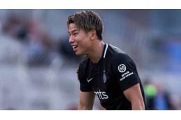 浅野拓磨、チームメイトに日本語を喋らせまくる動画がこれ 画像