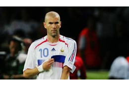 現役ラストマッチでまさかの退場になったスター選手たち 画像