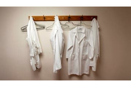 チャビがコロナ感染のアル・サッド、選手が「白衣」でピッチに登場 画像