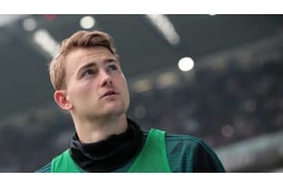 デリフト、ユーヴェ優勝に荒ぶる　愛犬は引く 画像