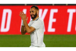 休暇中のベンゼマ、寿司を食う 画像