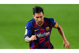 メッシ、「超ド派手な新スパイク」で賑わす 画像