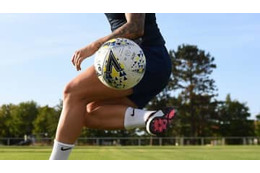 「1分で86回ボール触る」驚異の世界記録達成の女子選手がこれ 画像