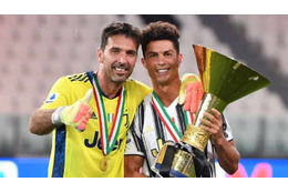 ユーヴェ、優勝メダル授与！あのロナウドがこんなにはしゃいでた 画像