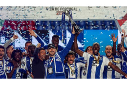 引退のカシージャスに最後のトロフィーを！ポルト選手たちの優しさがイイ 画像