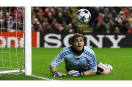 引退のカシージャス、F・トーレスの神プレーを潰した「伝説の右足」を知ってるか 画像