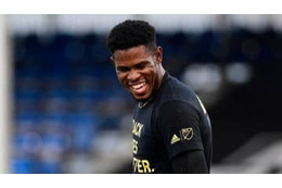 MLS守護神の「ピンポン玉＋脳トレ」トレーニングが面白そう 画像