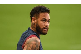 ネイマール、練習でのFKがエグい 画像