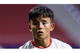 ビジャレアル久保建英、あらわになった「ムチムチ腹筋」がこちら 画像