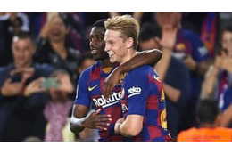 バルサFWデンベレ、味方デヨングにズタズタにされる 画像