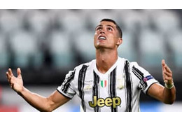 ロナウド、海に14メートル潜る 画像