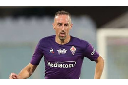 肉を焼くリベリ、セクシーに塩を振る 画像