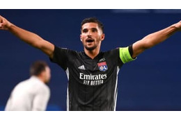 アーセナル、リヨンの天才MFに正式オファー！あの選手とトレードで 画像